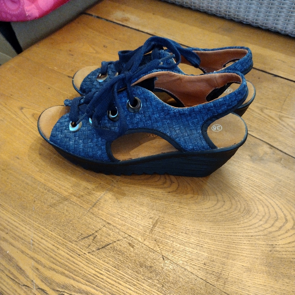 Bernie Mev Wedges Sandal Blue NWOB New. Size 38.  Fits like a 6.5 or 7. COMFY!
